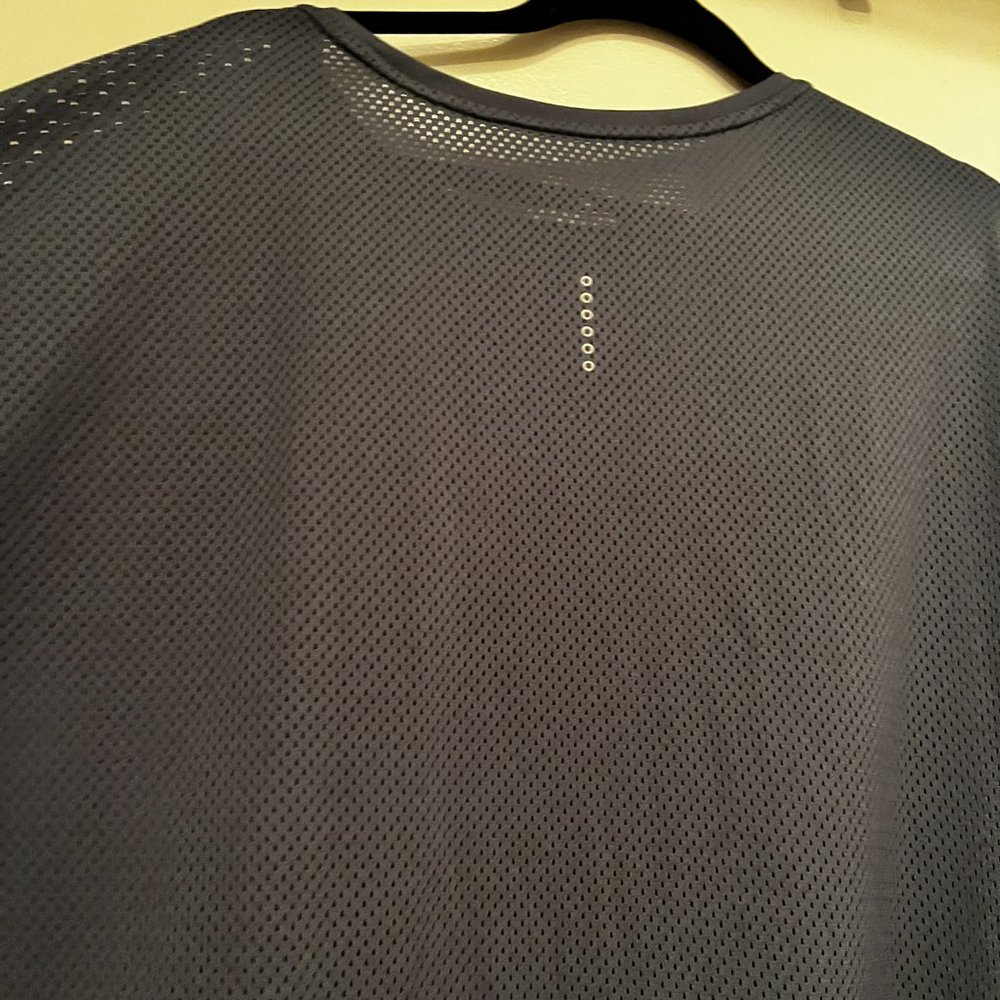 Nike‎ Running Dri-Fit - Gray Plus Size Short-Sleeve Shirt (1X) - Picture 4 of 15